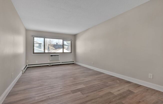 2 beds, 1 bath, $1,685, Unit 111