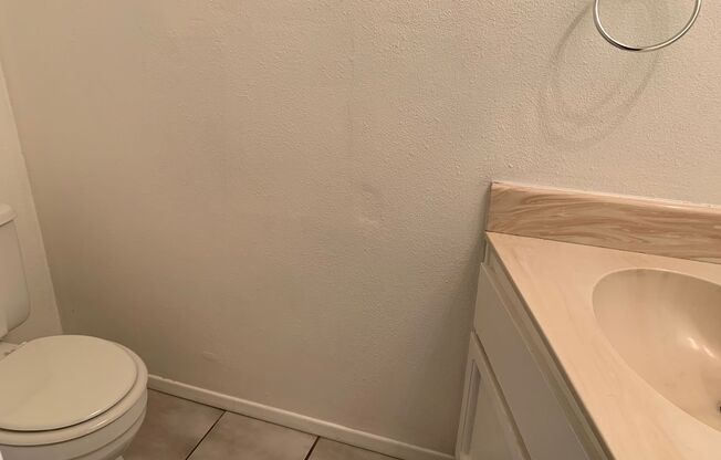 Wonderful 2 bedroom 1.5 bath unit in Chandler -- COMING SOON