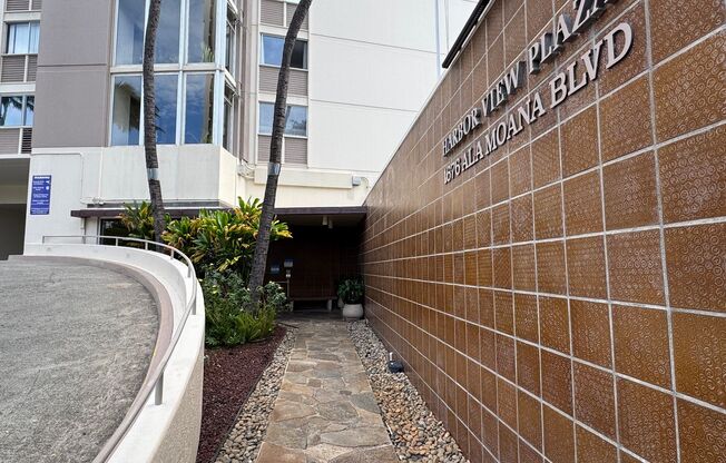 2 Bedroom / 1.5 Baths / 1 Parking at Harbor View Plaza