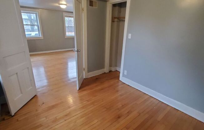 2 beds, 1 bath, $845, Unit 1