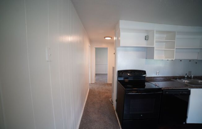 2 beds, 1 bath, 750 sqft, $875, Unit Apt 2