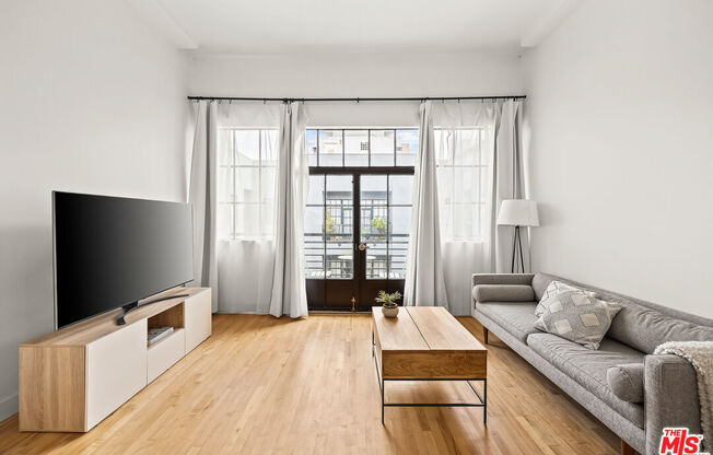 Studio, 1 bath, 707 sqft, $2,290, Unit 628