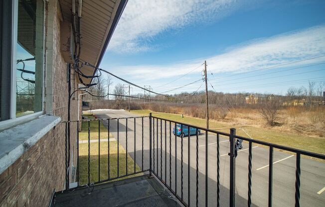 2 beds, 1.5 baths, 950 sqft, $1,170, Unit F-4
