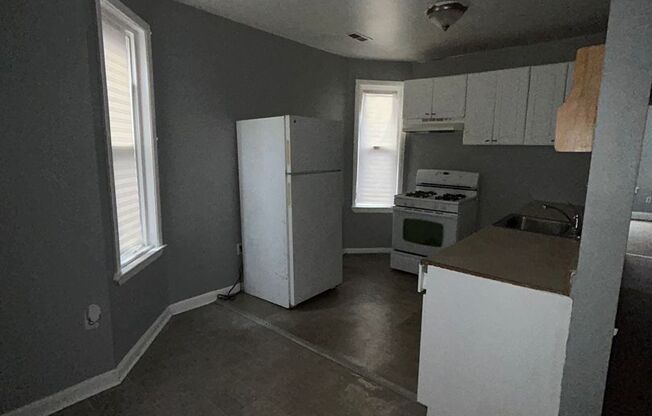 2 beds, 1 bath, $1,850, Unit #2