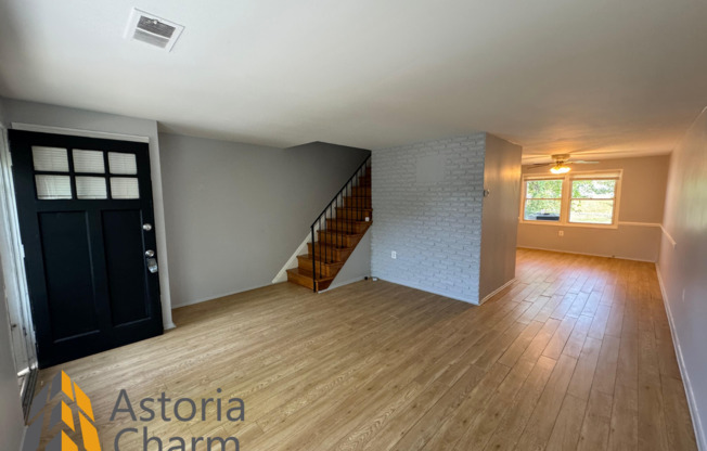 New Beautiful 2bed+DEN/1bath in Parkville.