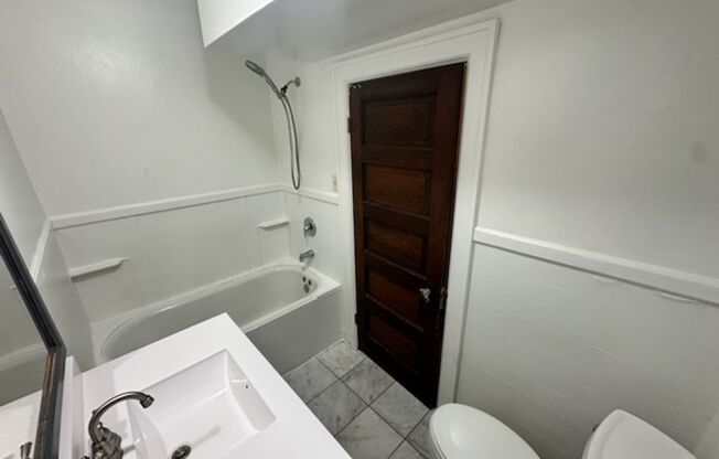 2 beds, 1 bath, 914 sqft, $1,235, Unit C01