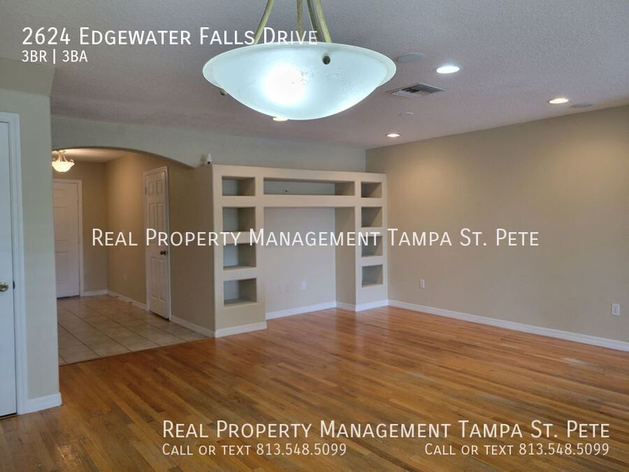 2624 EDGEWATER FLS DR