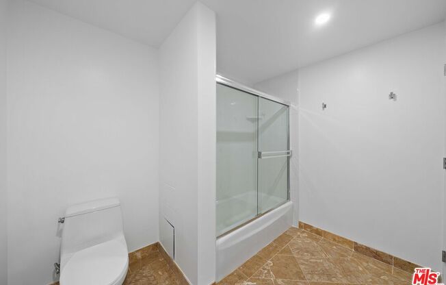 2 beds, 2 baths, 1,080 sqft, $6,300, Unit 808