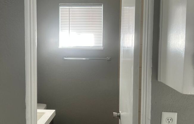 2 beds, 1 bath, 750 sqft, $1,170, Unit B12 1037 13