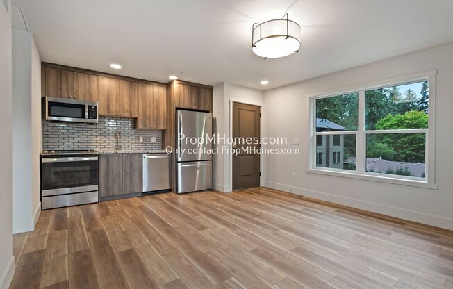 Luxury One Bedroom Unit in Lake Grove!