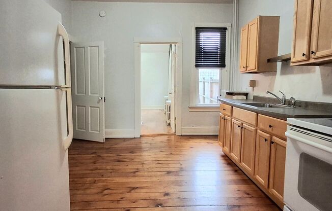 1 bed, 1 bath, 700 sqft, $1,075, Unit 1st floor