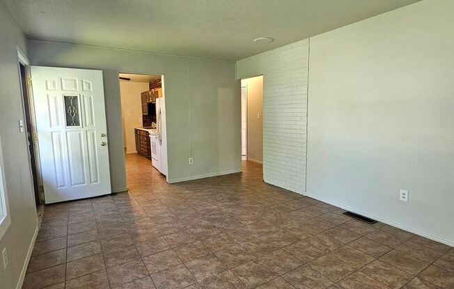 3 BED | 1 BATH | SINGLE-LEVEL HOME | NORTH