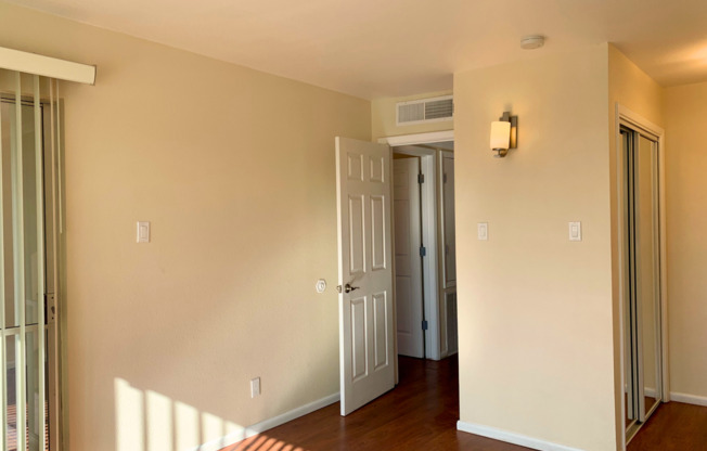 2 beds, 2 baths, 872 sqft, $1,215, Unit 06-D