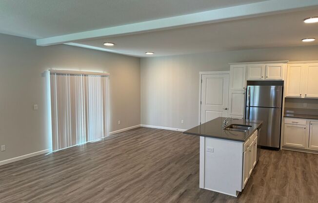 Brand New 4 Bed / 2.5 Bath Duplex! **$99 FIRST MONTH'S RENT!!**