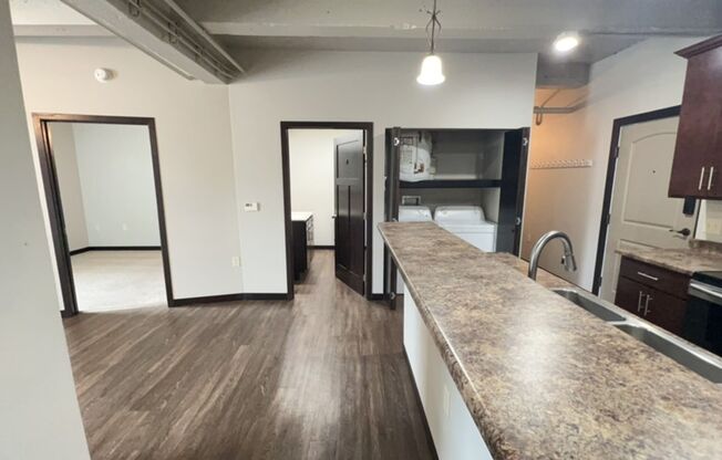 1 bed, 1 bath, 735 sqft, $1,097, Unit 121
