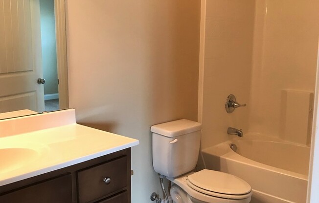 1 bed, 1 bath, 765 sqft, $825, Unit 090