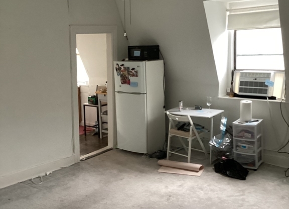 Studio, 1 bath, 350 sqft, $1,500, Unit 7