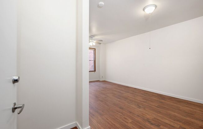 Studio, 1 bath, 400 sqft, $1,150, Unit A09