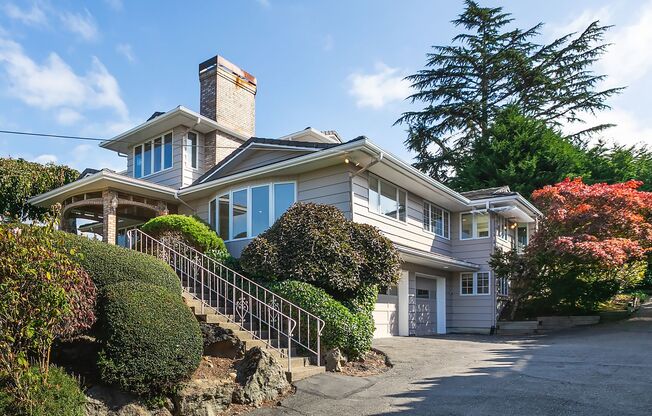 Normandy Park House: Picturesque Views, Sport Court, Upgrades Throughout