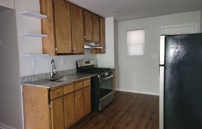 Renovated - Minutes ATL, East Point, College Park, Delta and Porsche Headquaters!