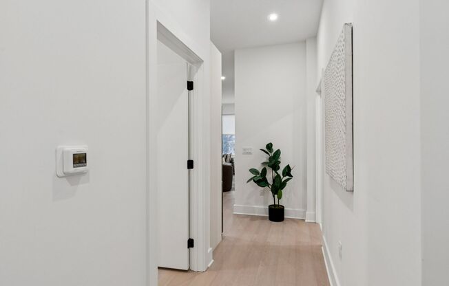 2 beds, 1 bath, 800 sqft, $2,108, Unit 308
