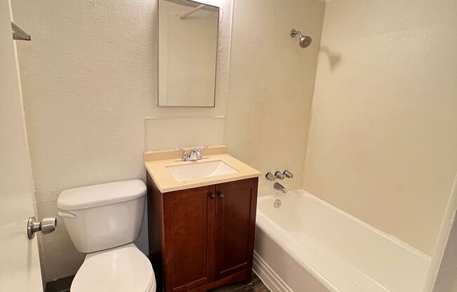 2 beds, 1 bath, $1,000, Unit 601 S. Division #17