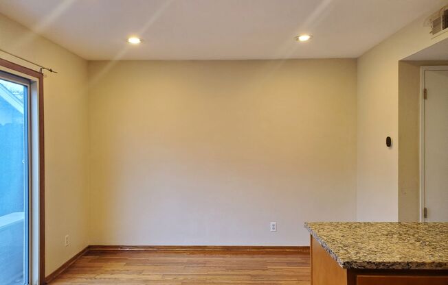 Spacious Townhome, A/C, 2c Garage, Renovated Kitchen, Beautiful Master Bathroom!