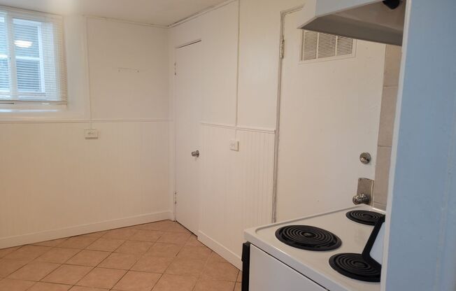 2 beds, 1 bath, $1,600, Unit # 2