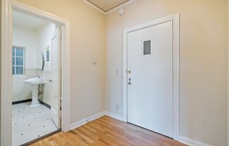 Studio, 1 bath, 725 sqft, $1,995