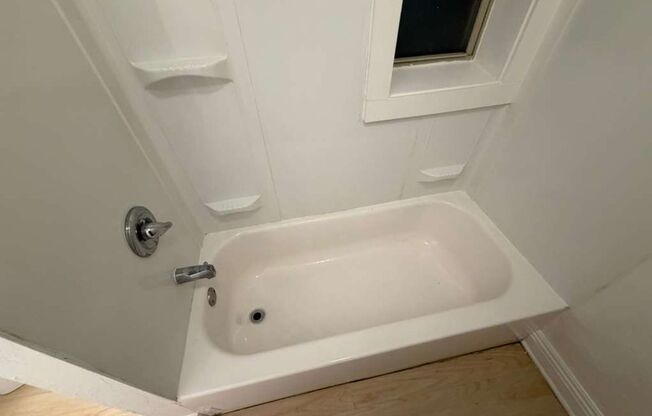 2 beds, 1 bath, 1,016 sqft, $1,095, Unit Unit 112