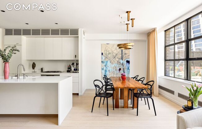 456 W 19 ST