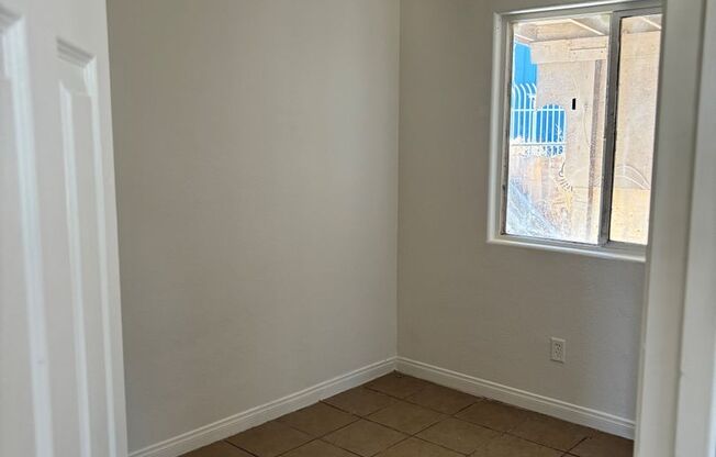 2 beds, 1 bath, $1,400