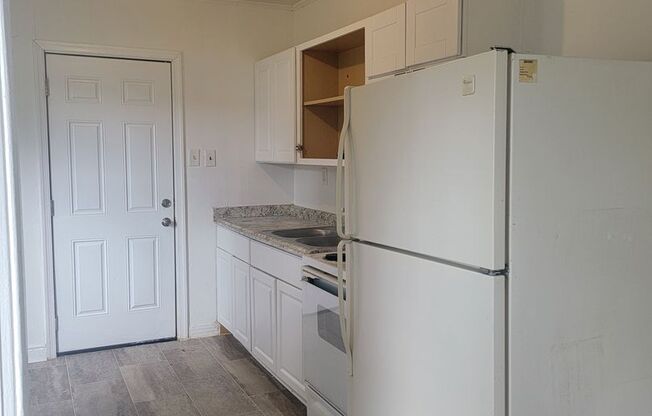 2 beds, 1 bath, $1,250