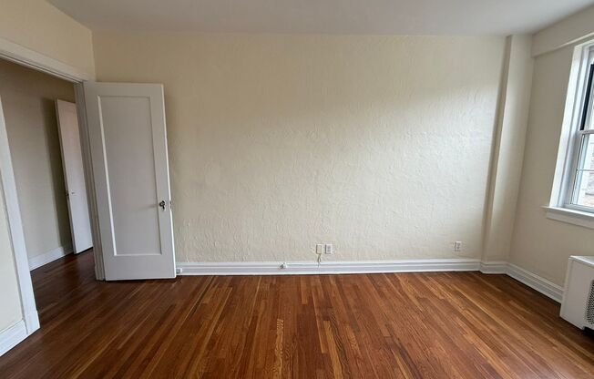 2 beds, 2 baths, 1,303 sqft, $2,400, Unit New King Edward  201