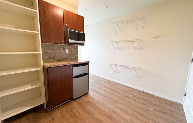 Studio, 1 bath, 154 sqft, $1,195, Unit 258