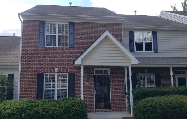 Darling 3br/2.5ba, excellent N Raleigh location, swimming pool community! Avail Now!