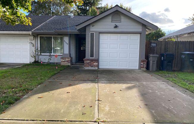 Spacious Halfplex in a Court