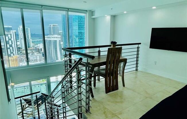 1 bed, 1 bath, 981 sqft, $3,350, Unit 41 SE 5th St # 2305