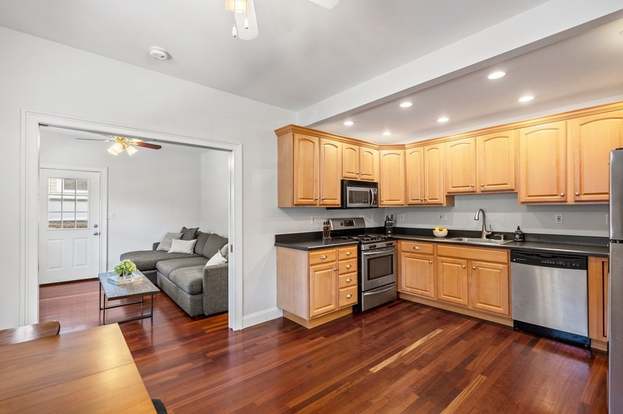 582 E 4 ST