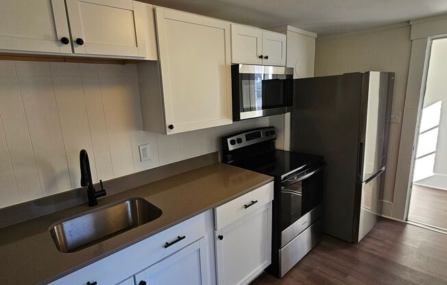 2 beds, 1 bath, 760 sqft, $2,400, Unit 19 Keegin