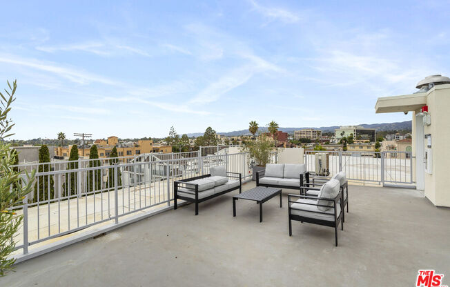 2 beds, 2 baths, $4,890, Unit 202