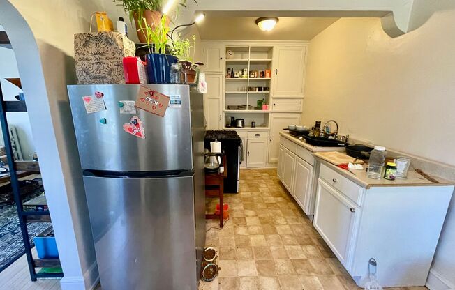1 bed, 1 bath, $995, Unit 32