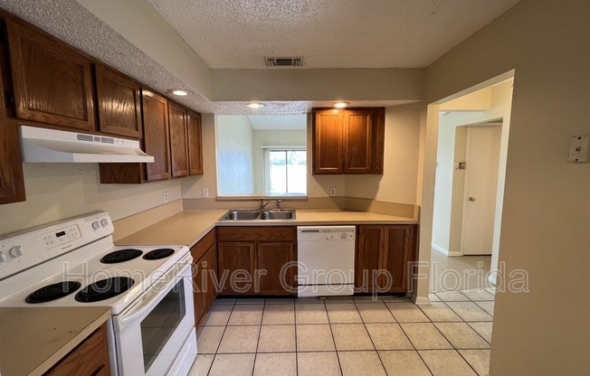 2 beds, 2 baths, 935 sqft, $1,375