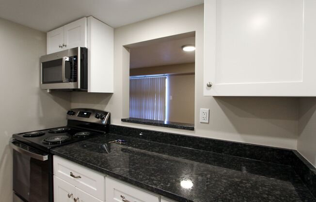 Pennwood Square 521-523 Kelly Ave.