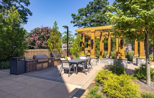 Station R Apartments in Atlanta GA photo of outside grill area