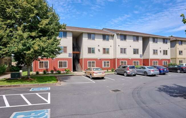 Street and parking at Monroe Avenue Apartments, Oregon, 97301