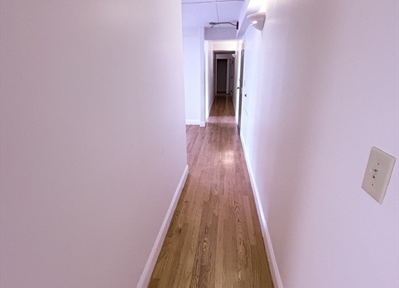 3 beds, 2 baths, 1,110 sqft, $5,100, Unit 30