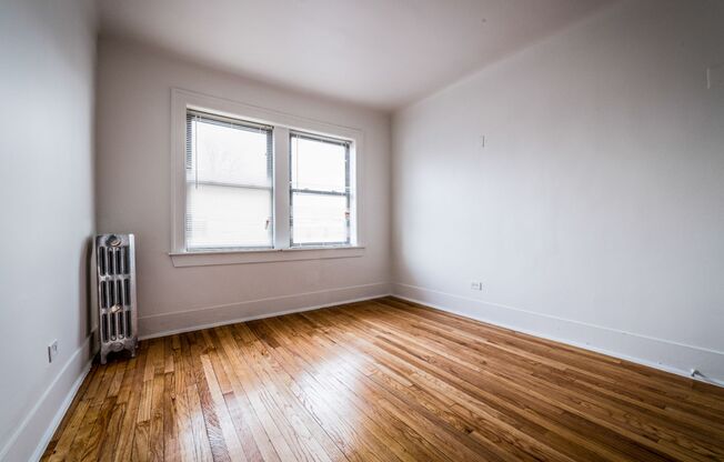 5328 W Harrison