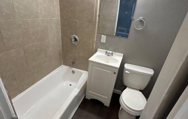 2 beds, 1 bath, 750 sqft, $1,170, Unit B10 1007 14