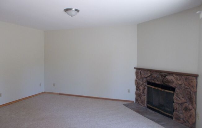 Nicely Updated 2BR 1 BA Kirkland Condo! Finn Hill/Juanita Area!